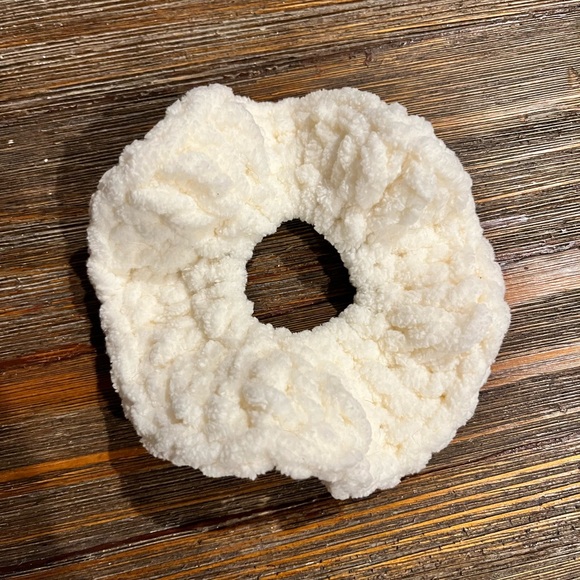 Crochet Scrunchies - New - 3 Pack - Picture 2 of 4